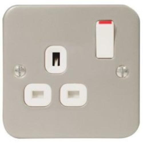 SURFACE SWITCHSOCKET OUTLET    1 GANG METALCLAD MC521